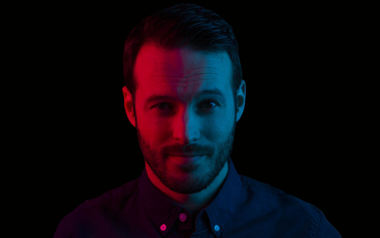 Aaron Calvert hypnotist illusionist awards host book at Great British Comedians